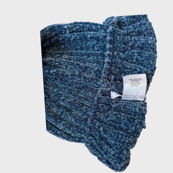 New York & Company Pom Beanie Blue Color Non Sized - Picture 6 of 7